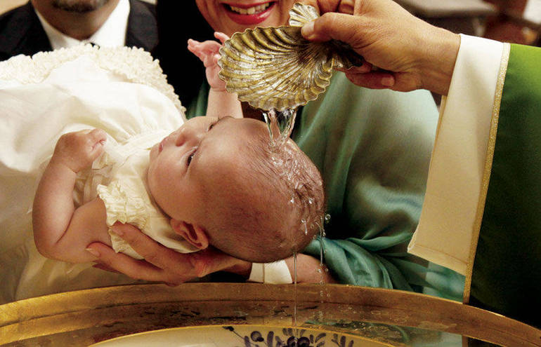 CEI: “Non ci sono impedimenti a celebrare con dignità e sobrietà i sacramenti"