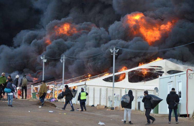 A Lipa, un "inferno" che brucia nel cuore d’Europa