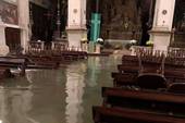 Acqua alta a Venezia: due conti correnti per donazioni a sostegno di persone e chiese