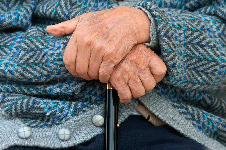 Anziani, la solitudine colpisce gli autosufficienti
