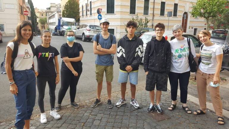 CARITAS: giovani in servizio alla mensa di Roma