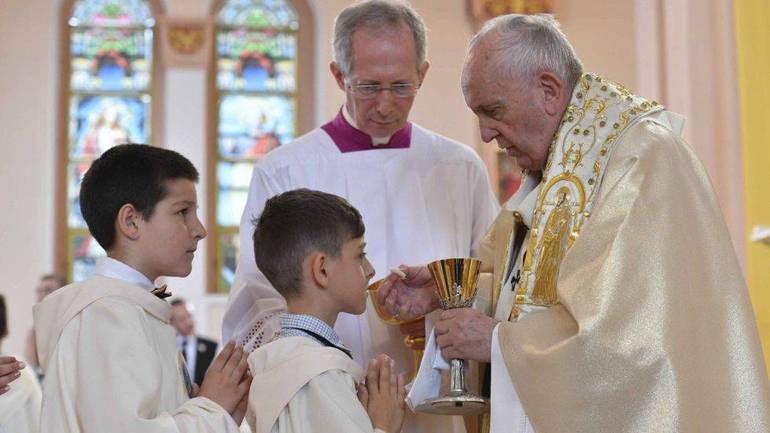 CHIESA: il Papa catechista e la gioia incontenibile dei piccoli
