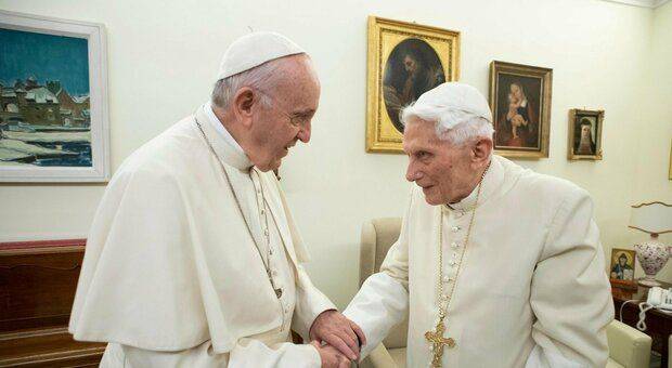 CHIESA: in preghiera per Benedetto XVI
