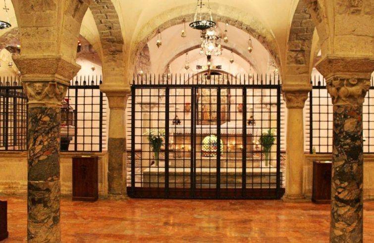 CHIESA: rosario da Bari per l'Italia