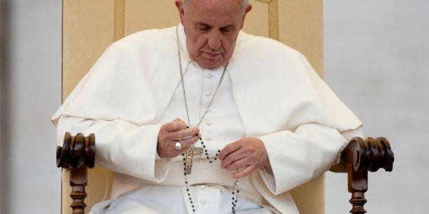 CHIESA: rosario del Papa per invocare Maria nella pandemia