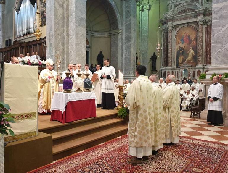 DIOCESI: messa del crisma, veglia di Pentecoste e incontri del vescovo con i sacerdoti
