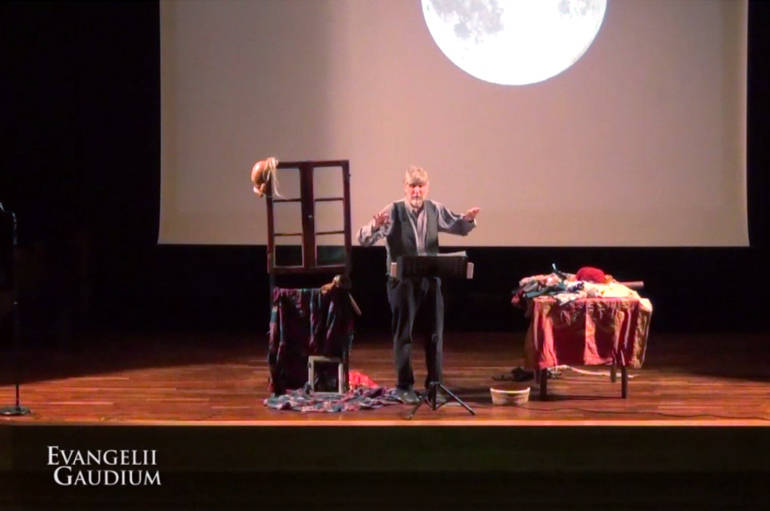 Evangelii Gaudium: lo spettacolo di don Marco Campedelli - Video