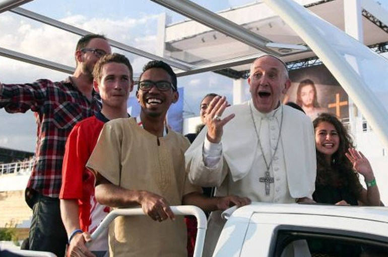 I giovani italiani incontrano il Papa. Card. Bassetti: “Un esercito pacifico da tutta la Penisola”
