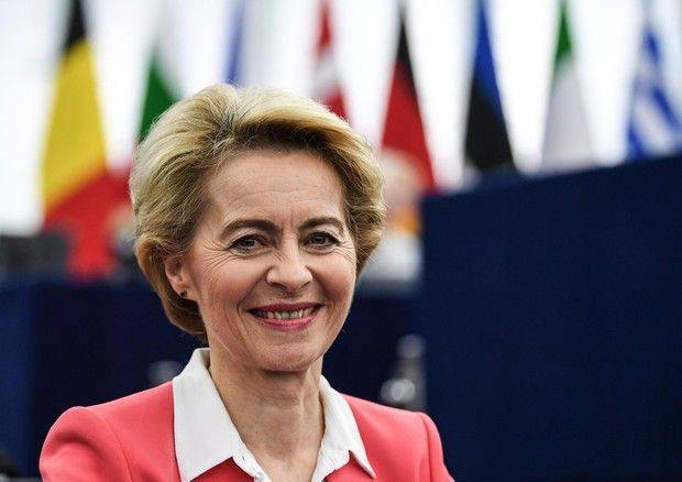 Il Parlamento UE dà la fiducia alla nuova Commissione della Van der Leyen