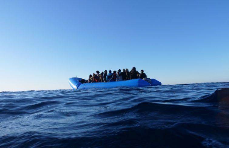 Migranti: almeno 100 morti in naufragio davanti a coste libiche
