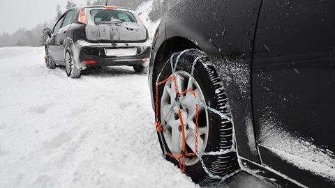 Obbligo di pneumatici invernali o catene da neve a bordo in 15 strade del Bellunese
