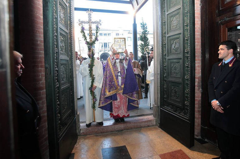 Padova: aperta la Porta Santa a Sant’Antonio