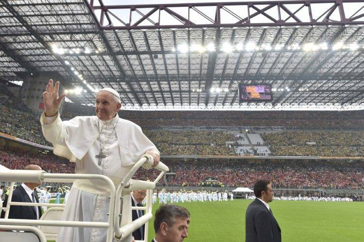 Papa ai cresimandi: “Promettete al Signore di rifiutare il bullismo”