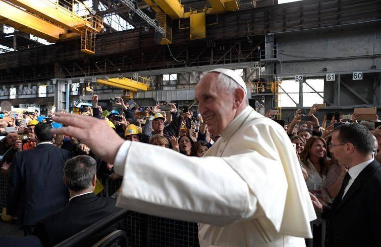 Papa Francesco: “Il lavoro conferisce la dignità all’uomo non il denaro”