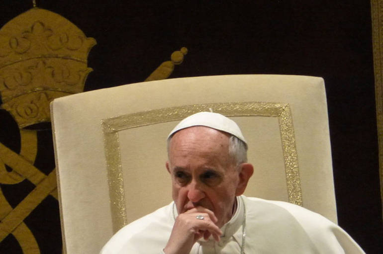 Papa: “Vita valore da proteggere. Egoismo maschera vizi in virtù” 