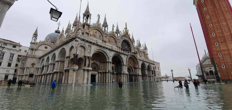 Patriarca Moraglia: preghiera di affidamento di Venezia alla Madonna della Salute