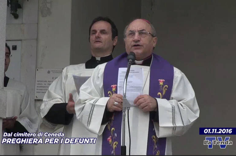Preghiera per i defunti col vescovo Corrado - Video