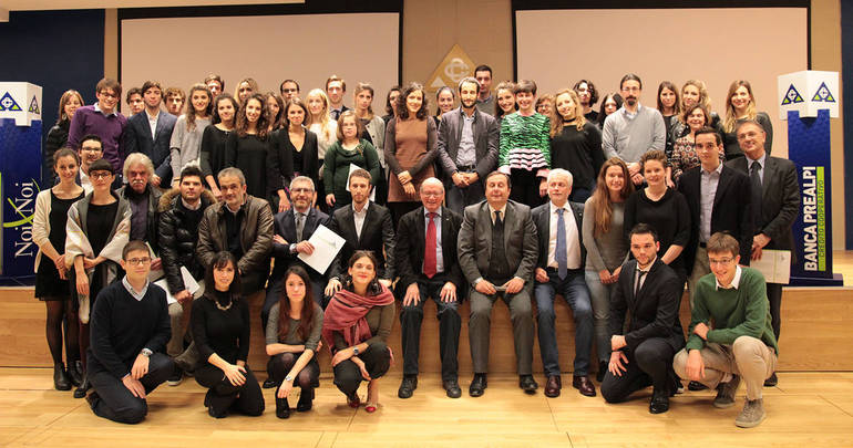 Sessantanove studenti premiati da Banca Prealpi ieri sera all'auditorium di Tarzo (TV)