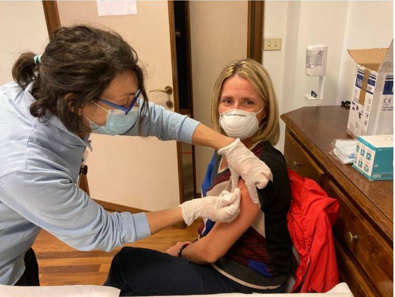 Vaccino anti-influenzale: "Un dovere civico"