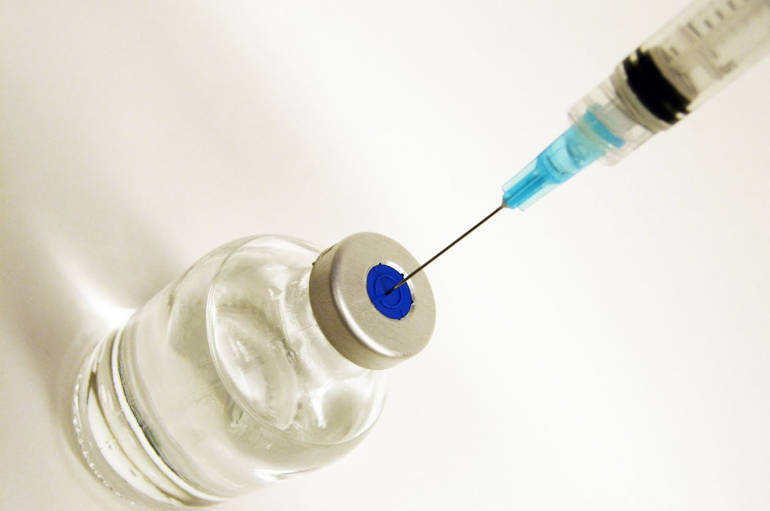 Vaccino: è partita la campagna con 800.000 dosi
