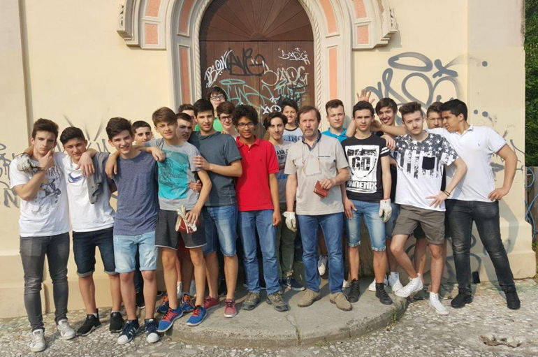 Vittorio Veneto: i giovani ripuliscono la chiesa di San Gottardo