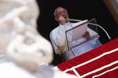Il Papa: "La misericordia è più grande del pregiudizio"