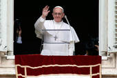 Il Papa: "Prendete il Vangelo e fate un atto di carità"
