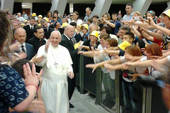 Il Papa saluta i bambini de "La nostra famiglia": pregate per me - Gallery