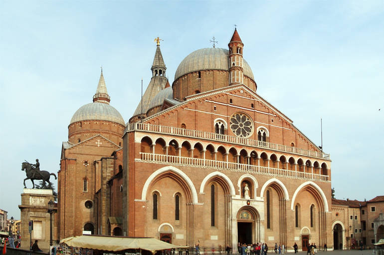 Mons. Doni a Padova in attesa del nuovo vescovo