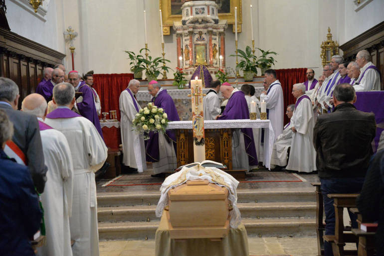 CODOGNÈ: le foto del funerale di don Battista Barbaresco