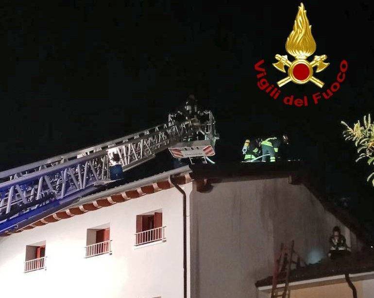 SAN POLO DI PIAVE: incendio del tetto di un'abitazione