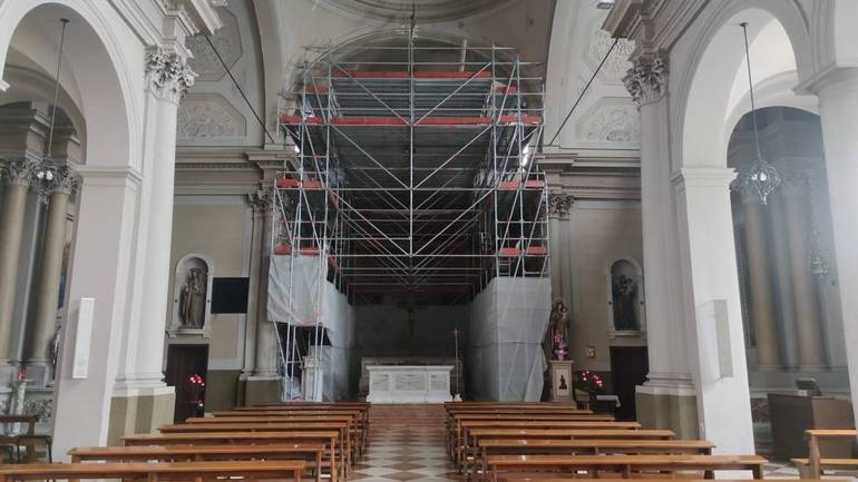 LUTRANO: la chiesa parrocchiale chiusa per i lavori di restauro