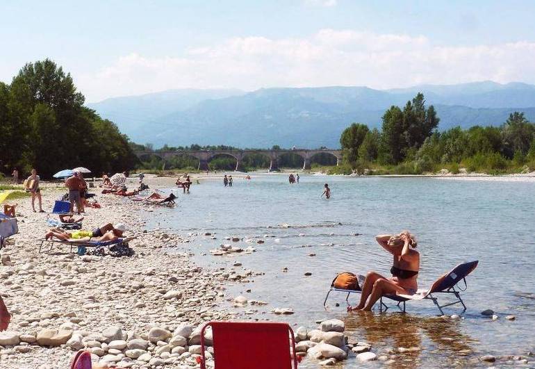 FALZÈ: bagnanti lungo il Piave, disagi per la popolazione