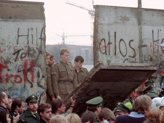 MORIAGO: spettacolo sulla caduta del muro di Berlino