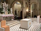 REFRONTOLO: il Vescovo consacra il nuovo altare