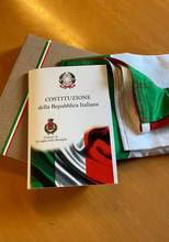 SERNAGLIA: ai neomaggiorenni "Kit Tricolore” con la Costituzione e la bandiera italiana