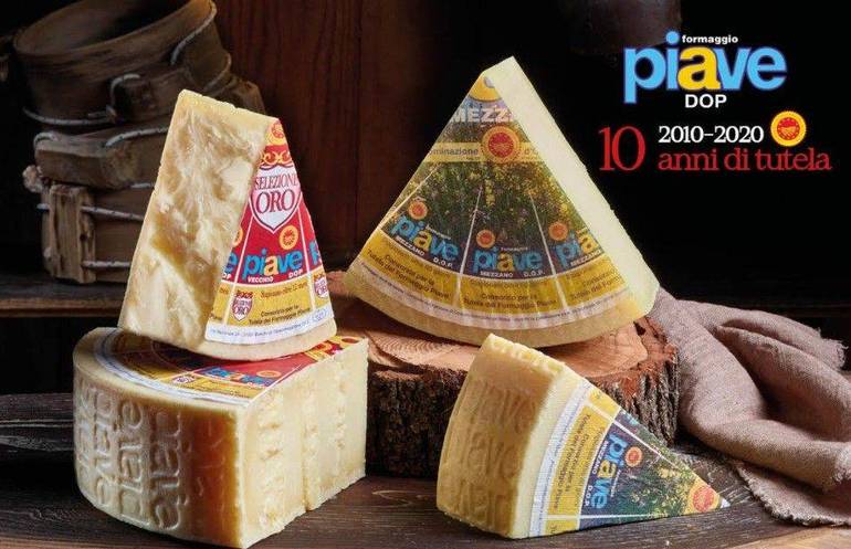 BELLUNESE: annullo filatelico per il decennale della Dop al formaggio Piave