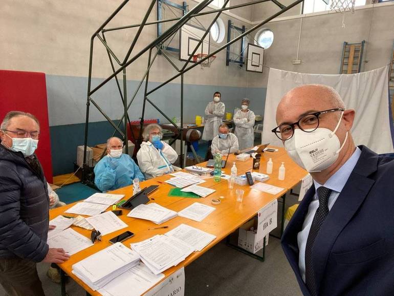 BORGO VALBELLUNA: il ministro D'Incà visita i centri vaccinali