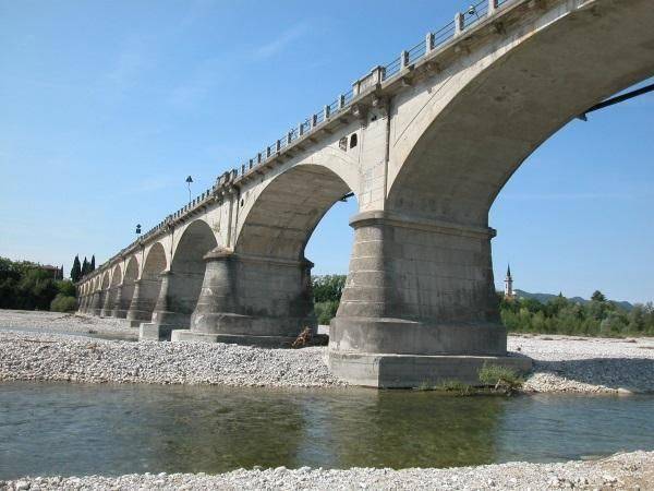 VIDOR: ponte sul Piave, pilastri ok